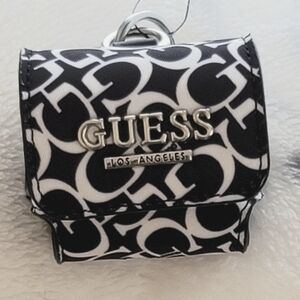 GUESS AIRPODS CASE  !